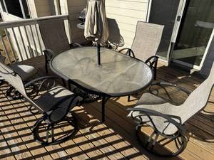 Patio Table Set - Round Glass Top Table With Umbrella & 5 Beige Mesh Chairs