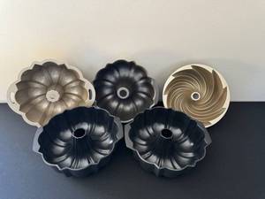 lot 40 image: Bundt Cake Pans (Lot of 5)