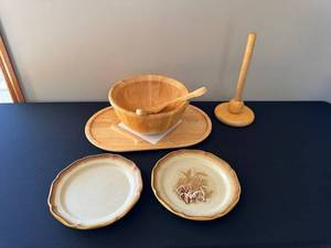 lot 45 image: Wooden Kitchenware Set Bowls, Spoons, Tray, Stand & Ceramic Plates