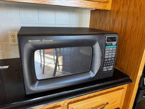 lot 49 image: Sharp Carousel Microwave Oven - Countertop Sensor Cooking
