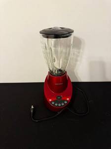 lot 63 image: Black & Decker Red Blender - Glass Jar, 8-Button Multi-Function Panel