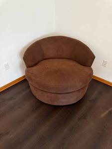lot 91 image: Brown Round Barrel Chair - Plush Microfiber Upholstery Corner Accent