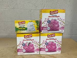 lot 115 image: LOT OF 4 Glad Trash Bags