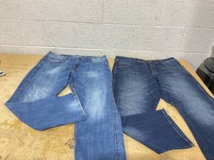 lot 227 image: LOT OF 2 Wrangler Mens Jeans 36x30