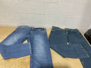 lot 231 image: LOT OF 2 Levi & Magellan Mens Jeans 38x30