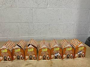 lot 234 image: LOT OF 7 Scrub Daddy Holiday 3 Pack