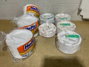 lot 321 image: LOT OF 8 Paper Plates