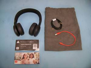lot 63 image: JBL Live 675NC Wireless True Adaptive Noise-Cancelling On-Ear Headphones - in Original Box