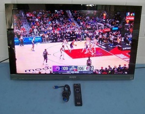 lot 69 image: 40 Sony KDL-40EX400 BRAVIA 1080p LCD TV