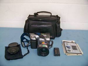 lot 92 image: Vintage Sony MVC-FD91 Digital Still Camera with Extra Sony Lens (VCL-ES06) and Camera Bag