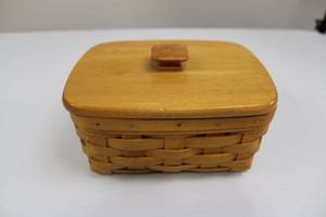 lot 32 image: Longaberger Handwoven WoodCrafts Basket with Lid & Plastic Insert Included