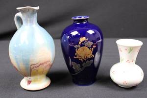 lot 76 image: Fukagawa Porcelain 3-Piece Vase Set - Cobalt Blue with Gold Chrysanthemum & Pastel & White Vases