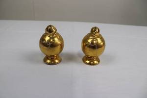 lot 92 image: Salt & Pepper Shakers - Gold Tone (Lot of 2)