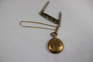 lot 95 image: Pocket Watch Fob with Dual-Blade Knife & Chain, Gold Tone