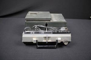 lot 102 image: Sears No. 9863 Auto Zoom Projector - 117V AC, 500W Vintage Photographic Equipment