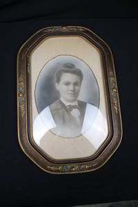 lot 107 image: Antique Oval Portrait in Ornate Gilt Frame - Victorian Studio Photo