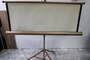 lot 108 image: Radiant Deluxe Motor Projection Screen Roller with Tripod Stand 50 