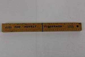 lot 141 image: Fishing Knife - Made in Japan - It Floats - Novelty Blade