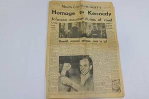 lot 144 image: Mason City Globe-Gazette Front Page - Homage to Kennedy, Nov 25, 1963 Edition