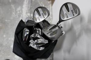 lot 151 image: Wilson Ultra Tour Golf Irons Set with Stand Bag