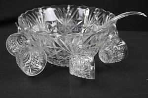 lot 174 image: Crystal Cut Glass Compote Bowl on Pedestal with Starburst Pattern and Spoon