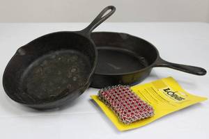 lot 187 image: Lodge Cast Iron Skillet Set - 2 Pans With Chainmail Scrubber Pad