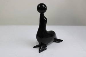lot 191 image: Seal Marble Sculpture - Black Gloss Ball-on-Neck Decorative Figurine