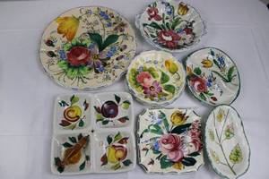 lot 193 image: Floral Italian Ceramic Dinnerware Set - Platter, Bowls & 4 Small Plates