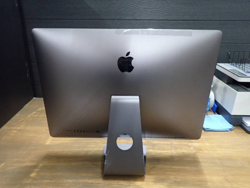 Apple iMacPro1,1 A1862 // INTEL XEON W-2140B 3.2 Ghz