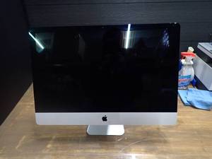 lot 11 image: Apple&nbspiMac 19,1 A2115 &nbspINTEL(R) CORE(TM) I5-8600 CPU  3.10GHZ  16GB DDR4 SDRAM  500GB SSD  Includes IOS CAB-AC and power cable  scuffcrack in the screen