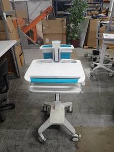 lot 18 image: Mobile Medical Cart