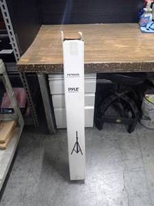 lot 32 image: Pyle Pro PSTND25 Height - Adjustable Tripod Speaker Stand