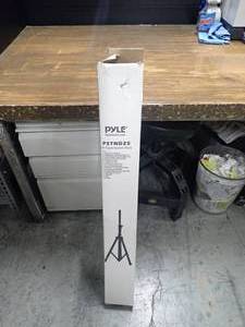 lot 33 image: Pyle Pro PSTND25 Height - Adjustable Tripod Speaker Stand
