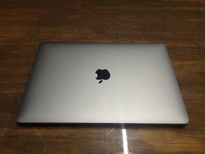 lot 34 image: Apple&nbspMacBookPro 14,2 A1706 &nbspINTEL CORE I5-7267U 3.0 Ghz  16GB LPDDR3 SDRAM  500GB SSD  Includes IOS and power adapter  keymarks on screen, anti-glare film is wearing away on top corners of screen