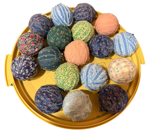 lot 84 image: Primitive Rag Balls Ornaments