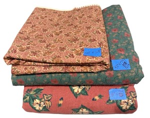 lot 21A image: High Quality Fabric - 3 Large Pieces - Corals & Greens