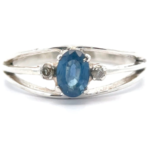 lot 55 image: Natural Sapphire & Diamond Split Shank Ring VIDEO