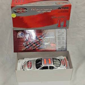 lot 12 image: 124th Scale Action Stock Car Nascar DieCast