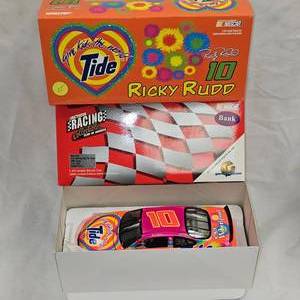 lot 15 image: 124th Scale Action Stock Car Nascar DieCast