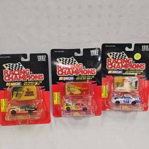 lot 86 image: Nascar 164th Die Cast (3)