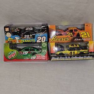 lot 92 image: Nascar 164 Scale Die Cast, Set of 4