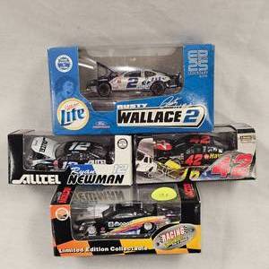 lot 93 image: Nascar 164 Scale Die Cast, Set of 4