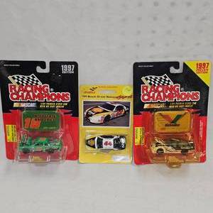 lot 94 image: Nascar 164 Scale Die Cast, Set of 3