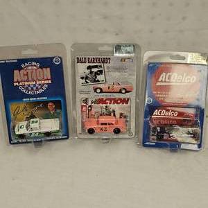 lot 96 image: Nascar 164 Scale Die Cast, Set of 3