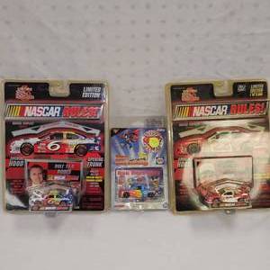 lot 97 image: Nascar 164 Scale Die Cast, Set of 3