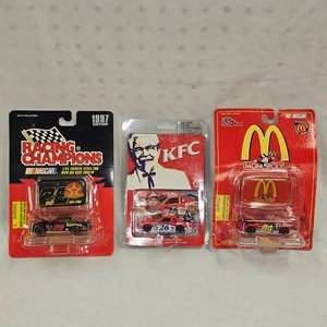 lot 98 image: Nascar 164 Scale Die Cast, Set of 3