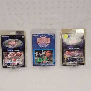 lot 100 image: Nascar 164 Scale Die Cast, Set of 3