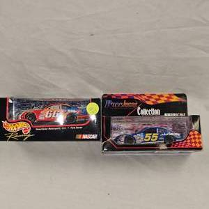lot 102 image: 143rd Scale Nascar Diecast Cars (2)