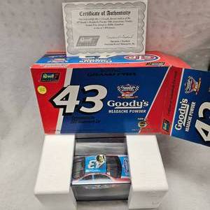 lot 122 image: Revell 124 Scale Nascar