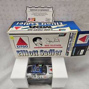 lot 123 image: Revell 124 Scale Nascar